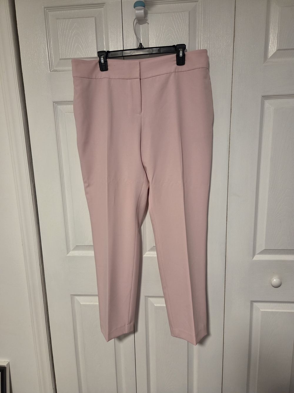Kasper Cropped Slim Pants in Blush Pink